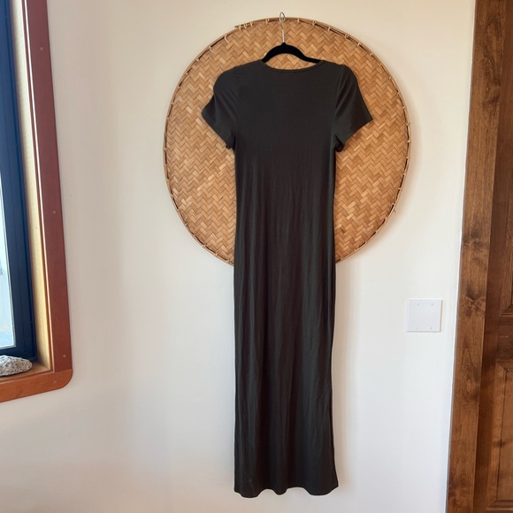 ARITZIA THE GROUP LUXE‎ LOUNGE TEMPTATION SHORT-SLEEVE RIBBED MAXI GREEN DRESS - Picture 7 of 11